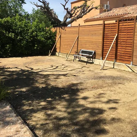 Studio En Bois Dans Un Ecrin De Verdure Mèze